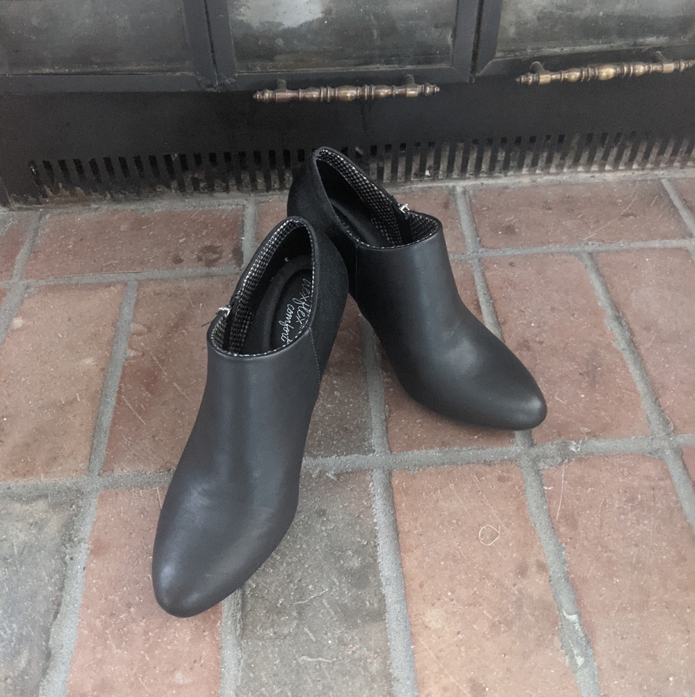 Black booties stiletto heel DexFlex comfort 9.5